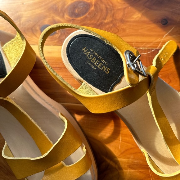 Swedish Hasbeens T strap Sandal Clogs Yellow Chunky Heel 8 - Picture 2 of 10